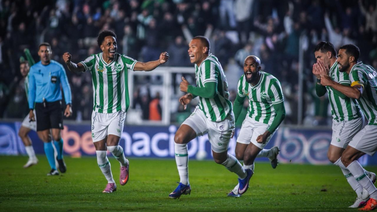 Jogadores do Juventude comemorando vitória sobre o São Paulo - (foto: Divulgação/Juventude)