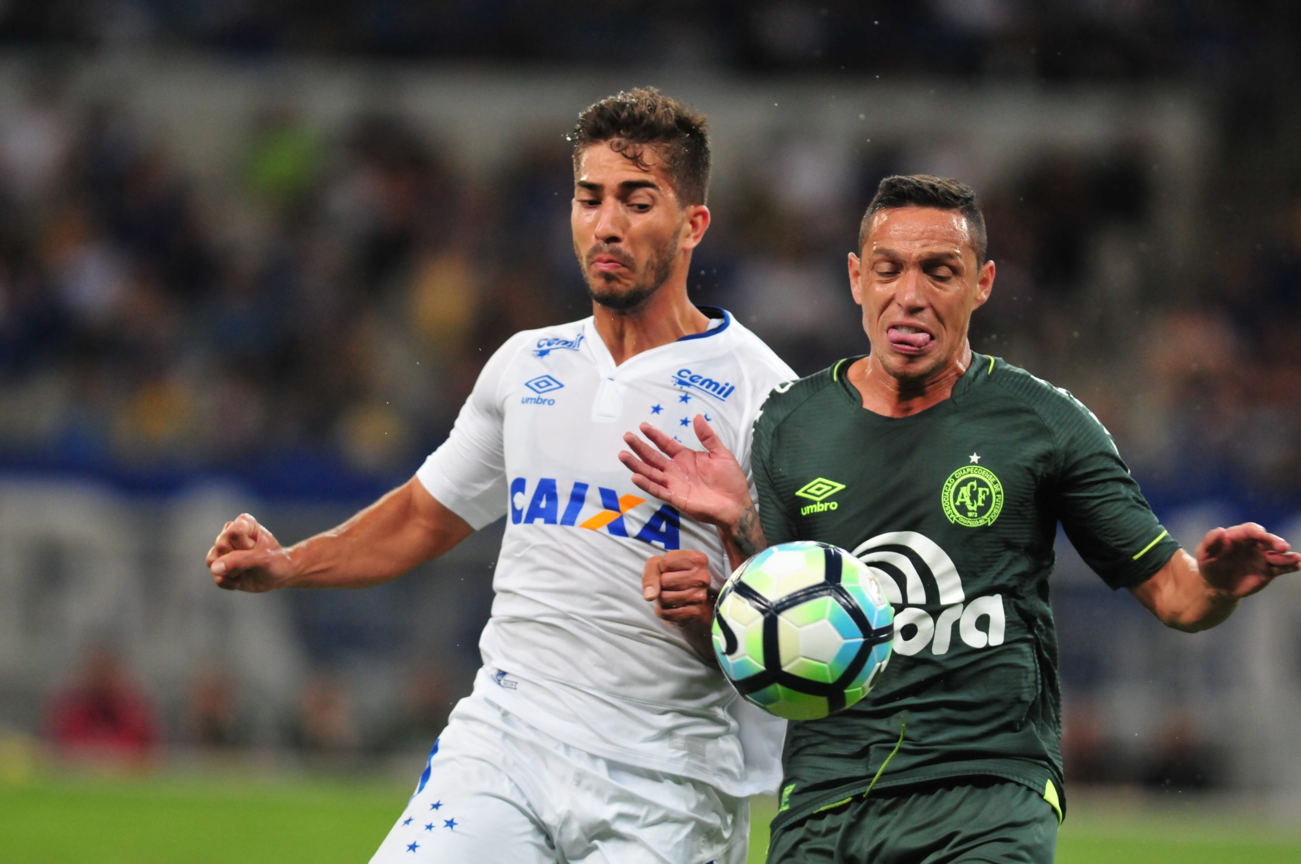 Lance de Cruzeiro 1 x 0 Chapecoense em 2017 - (foto: Ramon Lisboa/EM/D.A Press)