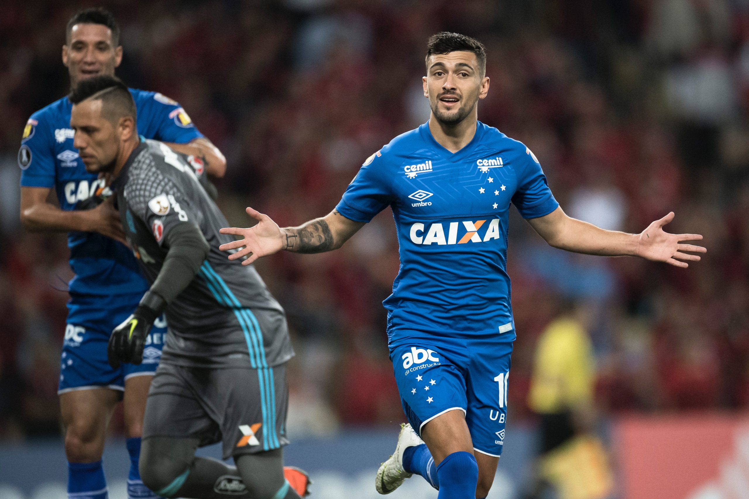 Arrascaeta comemora o gol feito contra o Flamengo em 2018 - (foto: Jorge Rodrigues/Estadão)