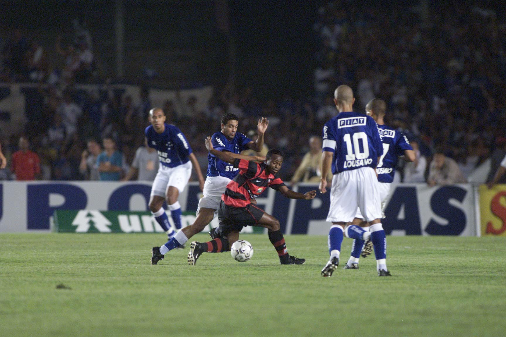 Cruzeiro x Flamengo em 2003 - (foto: Auremar de Castro / Estado de Minas) Cruzeiro x Flamengo em 2003 - (foto: Auremar de Castro / Estado de Minas)
