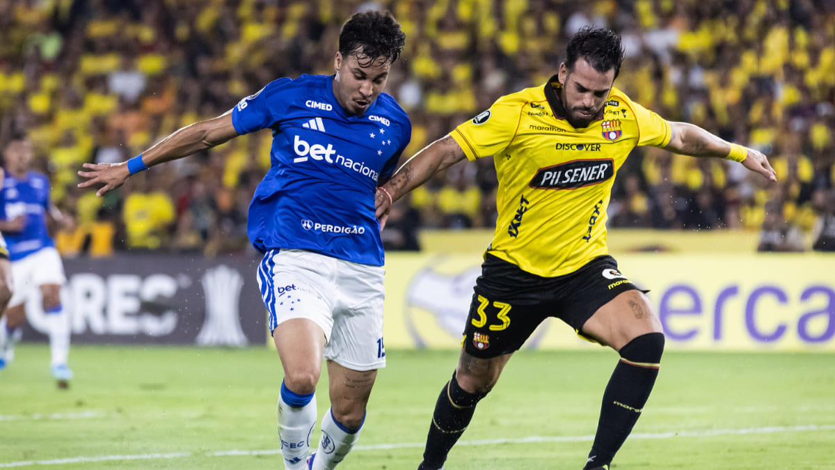 Kaio Jorge, atacante do Cruzeiro, no campo do Monumental de Guayaquil, contra o Barcelona - (foto: Gustavo Aleixo/Cruzeiro)