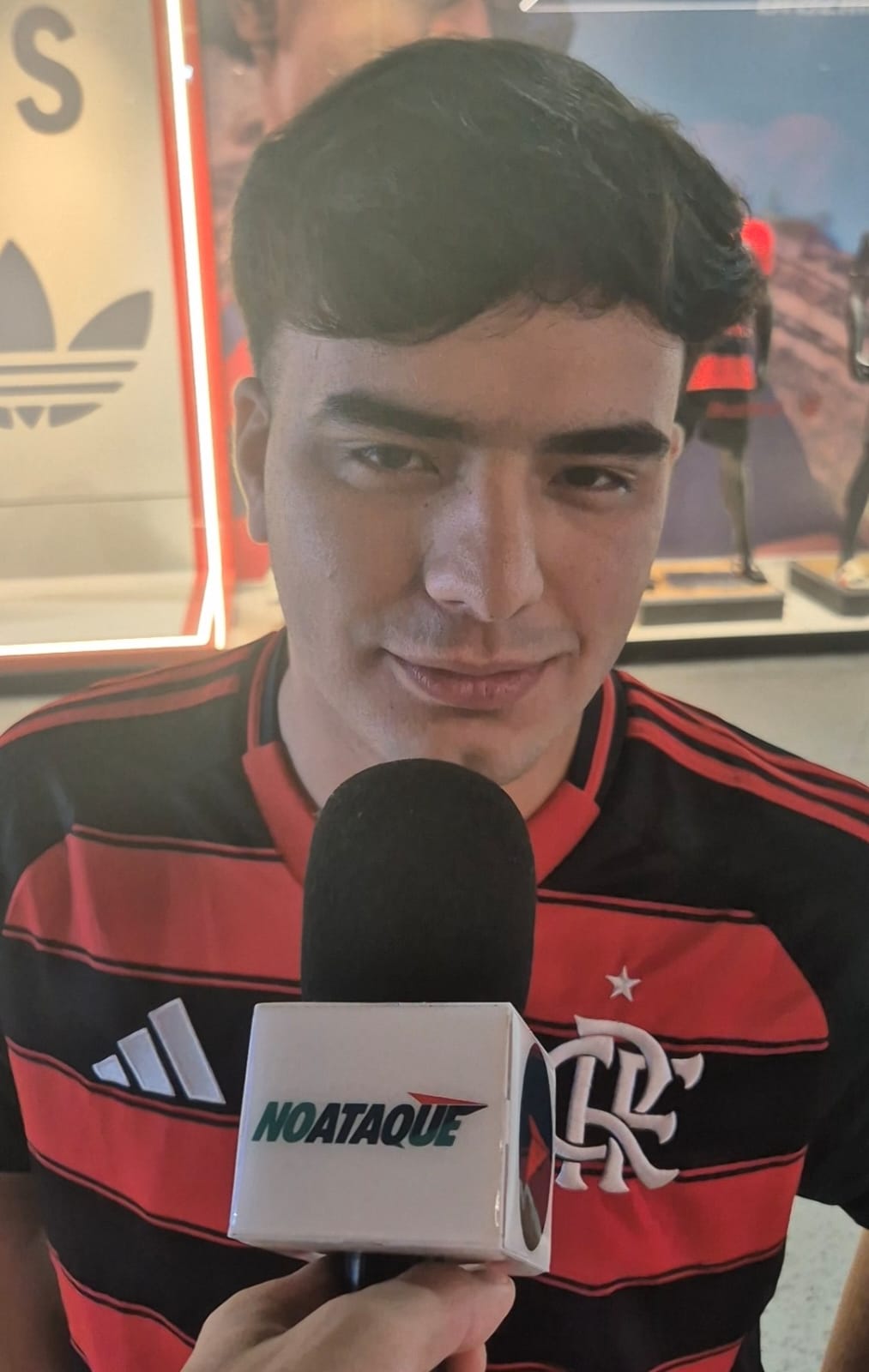 Matheus, torcedor do Flamengo, na sede do clube, na Gávea - (foto: Vitor de Araújo/No Ataque)