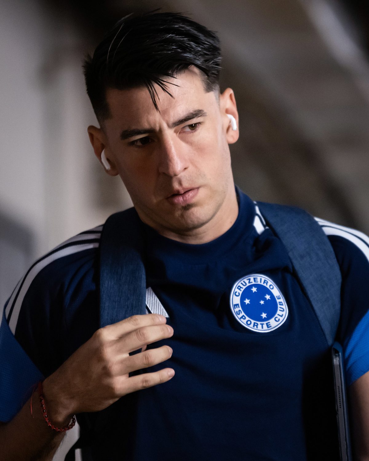Lucas Villalba, jogador do Cruzeiro, em chegada ao Mineirão para o clássico contra o Atlético - (foto: Gustavo Aleixo/Cruzeiro)