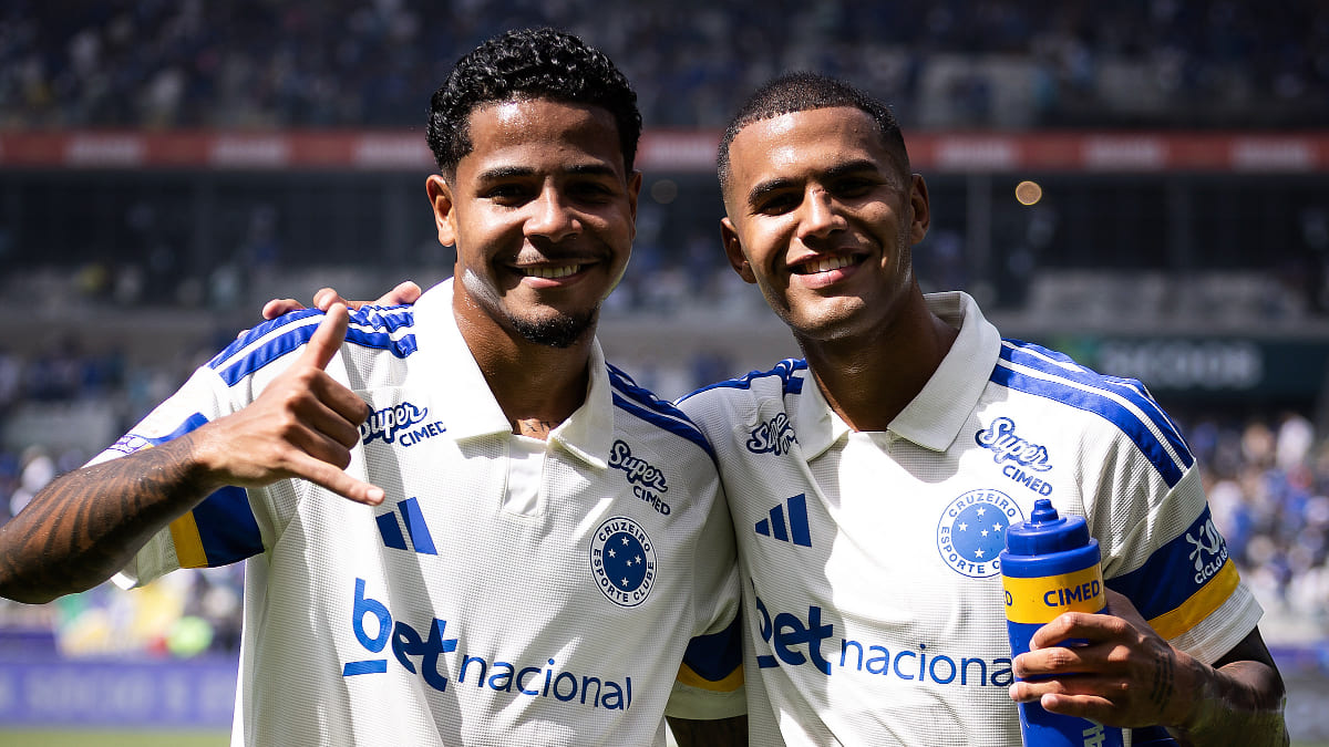 Wesley e João Costa, atacantes do Cruzeiro, no gramado do Mineirão, em Belo Horizonte - (foto: Gustavo Aleixo/Cruzeiro)