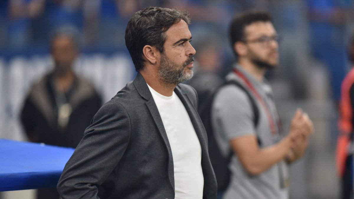 Artur Jorge analisa brevemente contratações do Cruzeiro: ‘É muito simples’