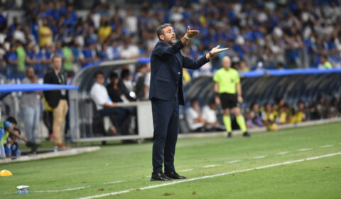Artur Jorge explica raras oportunidades a reforço do Cruzeiro