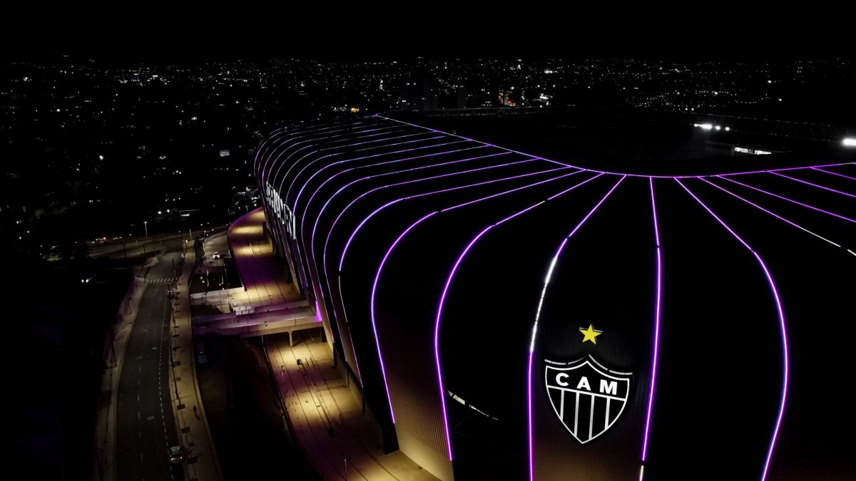 Atlético: luzes da Arena MRV mudam de cor em homenagem à Lei Maria da Penha