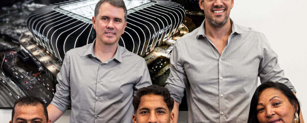 Atlético renova contrato de joia com multa de R$ 600 milhões: ‘Sonho realizado’