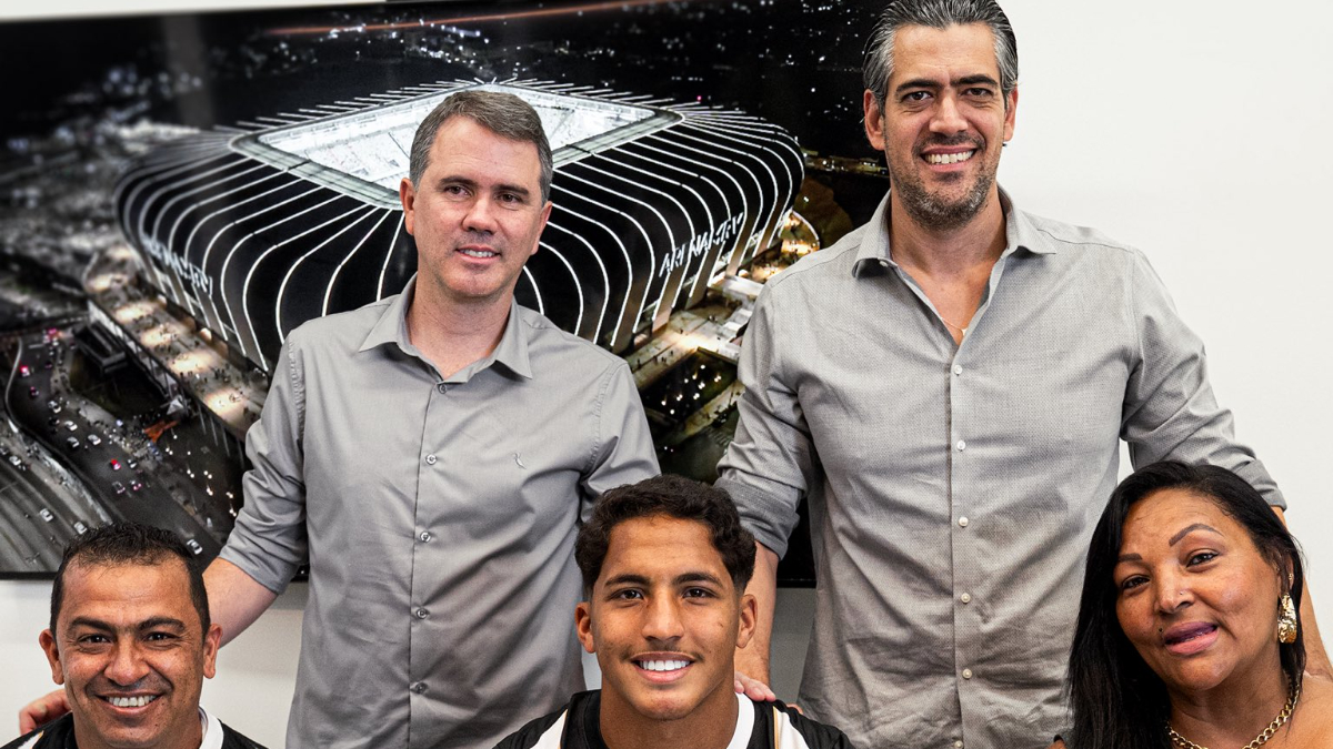 Atlético renova contrato de joia com multa de R$ 600 milhões: ‘Sonho realizado’