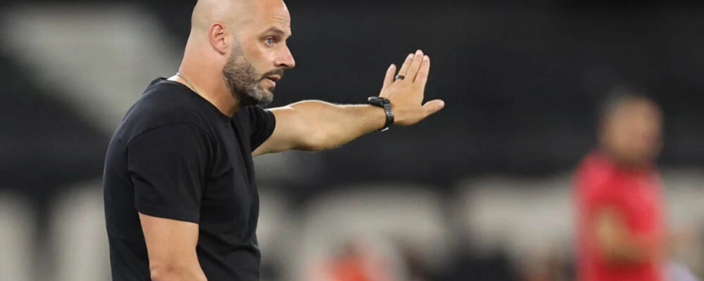 Botafogo demite técnico Franclim Carvalho e anuncia renovação na comissão permanente