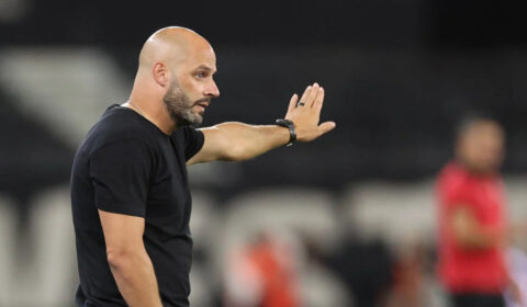 Botafogo demite técnico Franclim Carvalho e anuncia renovação na comissão permanente