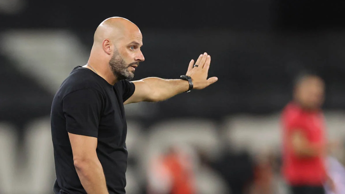 Botafogo demite técnico Franclim Carvalho e anuncia renovação na comissão permanente