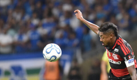 Bruno Henrique alega dores e vira dúvida para Flamengo x Cruzeiro na Libertadores