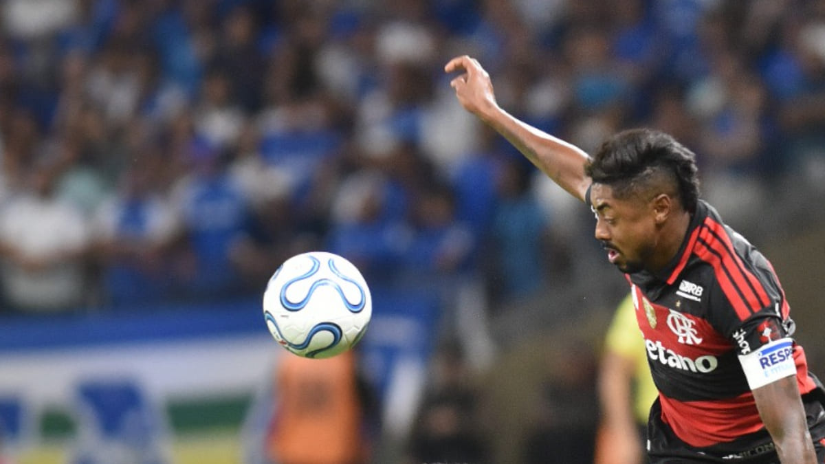 Bruno Henrique alega dores e vira dúvida para Flamengo x Cruzeiro na Libertadores