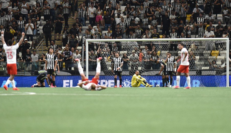 Classificado, mas ‘muito morto’: comentarista faz forte cobrança ao Atlético