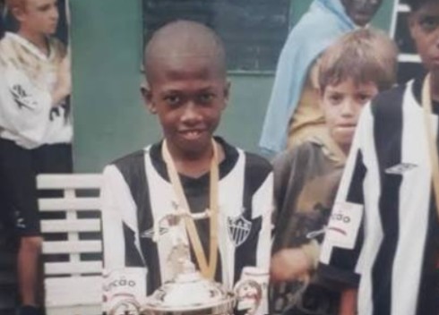 Comentarista se emociona ao falar sobre Fred no Atlético: ‘Esse garotinho vai realizar o sonho’