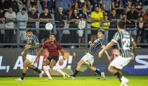 Corinthians vence o Bragantino e ganha posições no Brasileiro