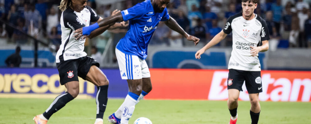 Crise extracampo x confiança em ascensão: o que está em jogo para Corinthians e Cruzeiro?