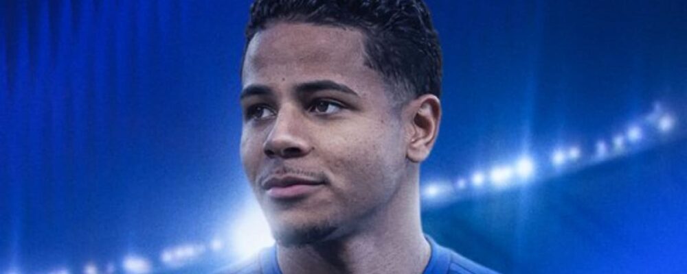 Cruzeiro anuncia contratação do atacante Wesley