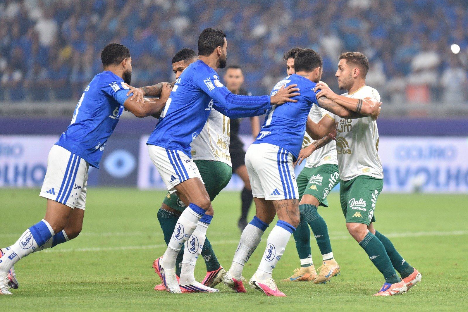 Defensores do Cruzeiro projetam duelo diante do Flamengo na Libertadores