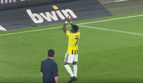 Despedida? Sonho do Atlético, Fred faz reverência à torcida do Fenerbahçe