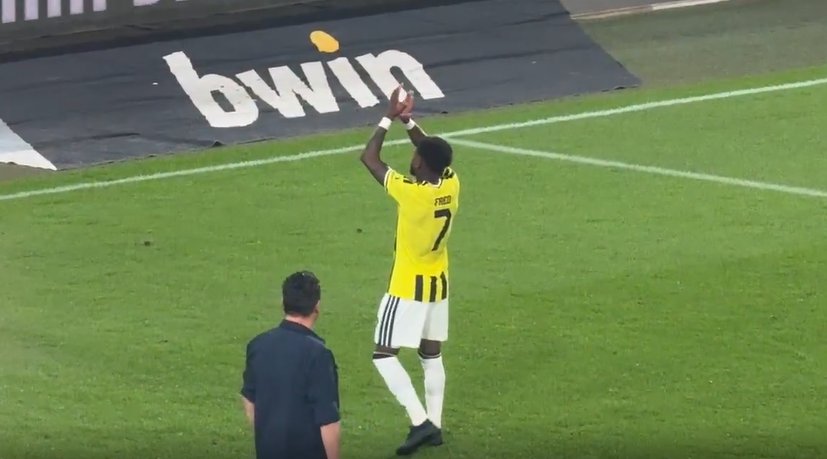 Despedida? Sonho do Atlético, Fred faz reverência à torcida do Fenerbahçe