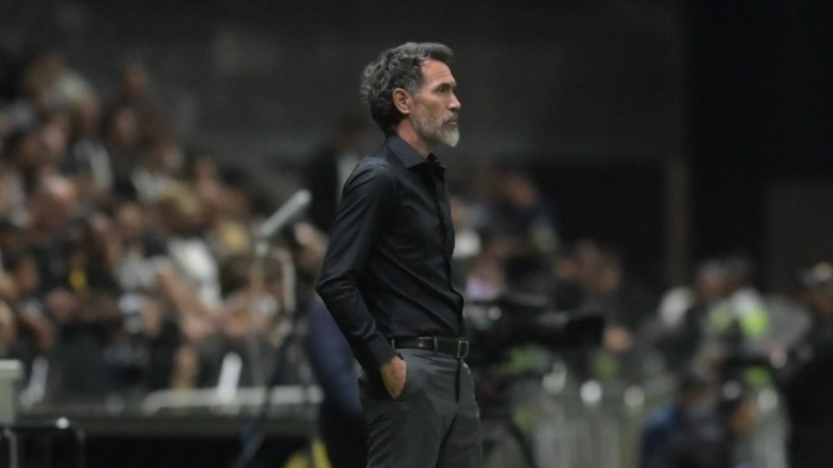 Domínguez admite queda do Atlético no 2º tempo e revela pedido inusitado