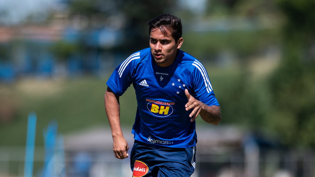 Dos gramados para a Câmara? Ex-Cruzeiro se candidata a deputado federal