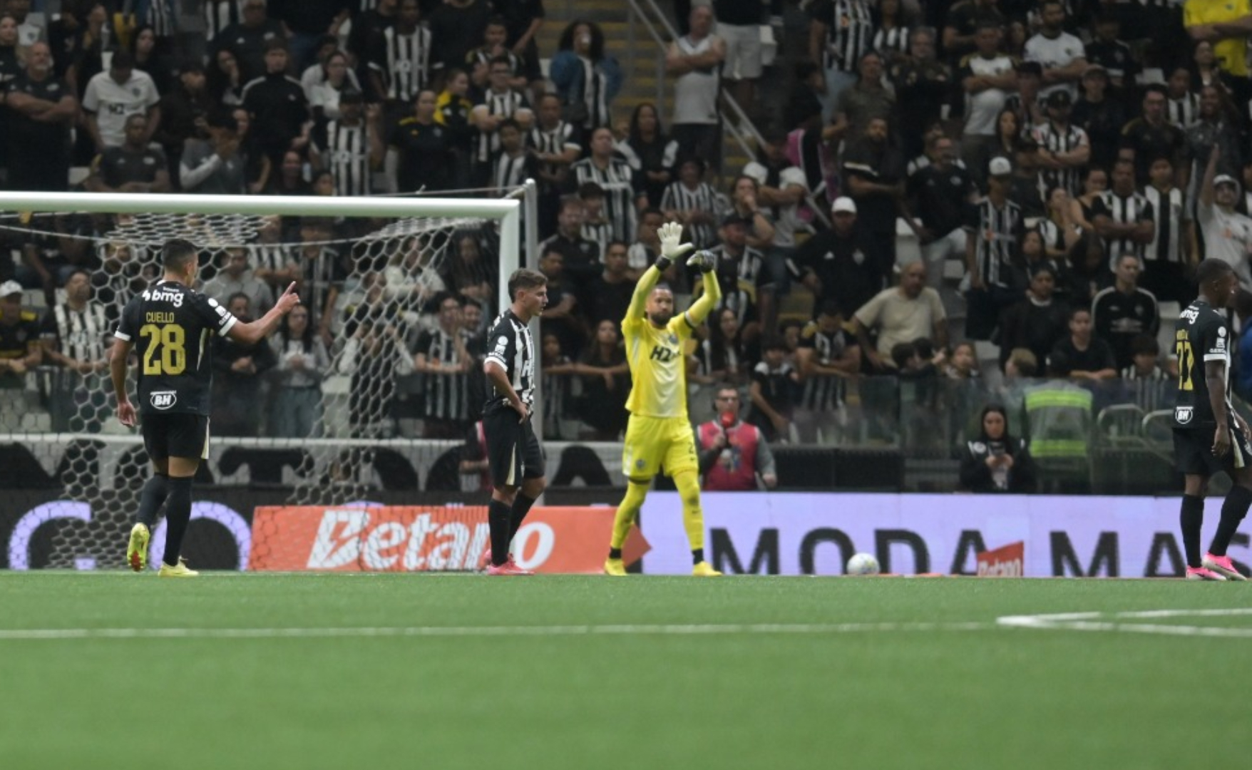 Everson reage a vaias na Arena MRV e manda recado à torcida do Atlético