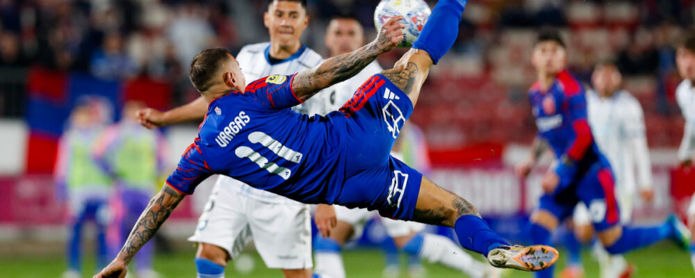 Ex-Atlético, Vargas faz golaço de voleio e vive melhor temporada desde 2021