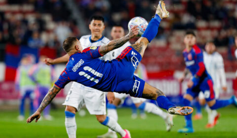 Ex-Atlético, Vargas faz golaço de voleio e vive melhor temporada desde 2021
