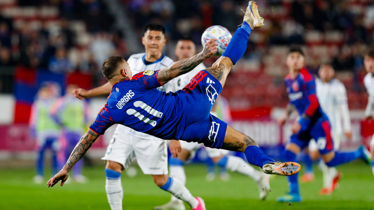 Ex-Atlético, Vargas faz golaço de voleio e vive melhor temporada desde 2021