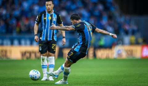 Ex-atacante do Atlético faz gols de falta em dois jogos seguidos