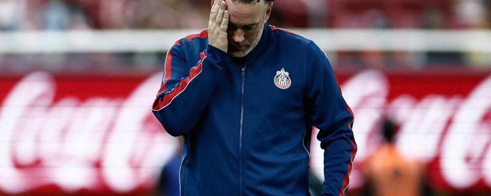Ex-técnico do Atlético, Milito amarga eliminação e início de temporada ruim no México