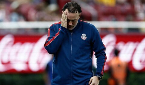 Ex-técnico do Atlético, Milito amarga eliminação e início de temporada ruim no México