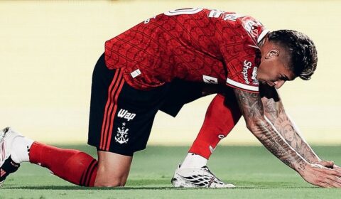 Flamengo atropela Mirassol e cola no líder Palmeiras no Brasileiro