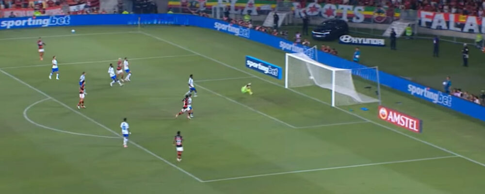 Flamengo x Cruzeiro: Arrascaeta tabela com Pedro e faz golaço no Maracanã