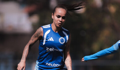 Fora da temporada? Atacante do Cruzeiro se lesiona durante treino e passará por cirurgia