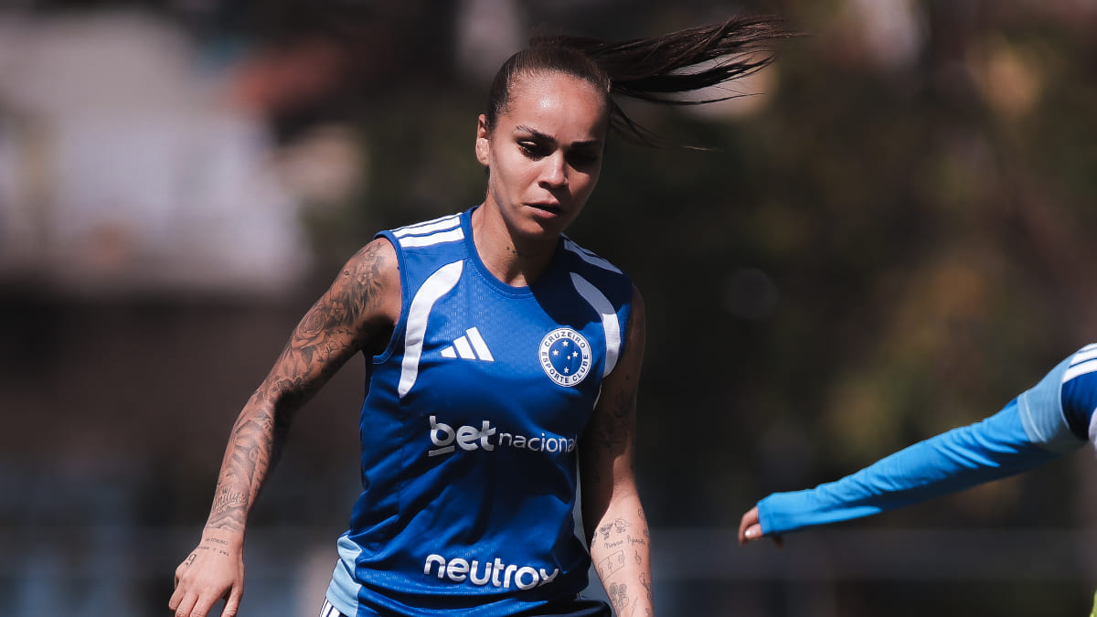 Fora da temporada? Atacante do Cruzeiro se lesiona durante treino e passará por cirurgia