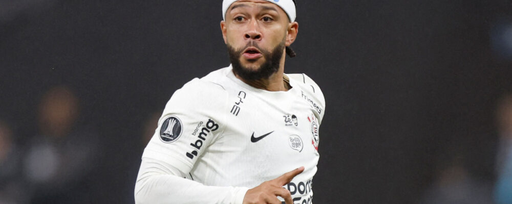 Fora do Corinthians, Memphis promete ‘reagir com firmeza’ para defender seus interesses
