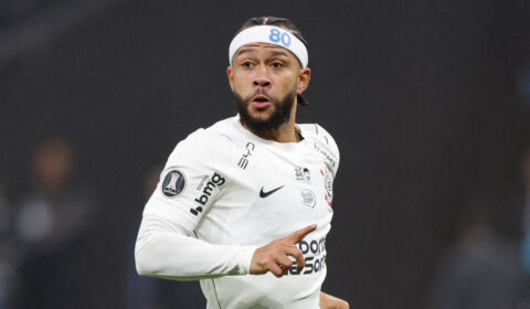 Fora do Corinthians, Memphis promete ‘reagir com firmeza’ para defender seus interesses