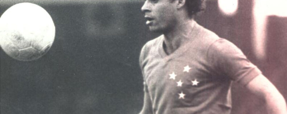Golaço, torcida de pé e música: ídolo do Cruzeiro relembra momentos marcantes no Mineirão