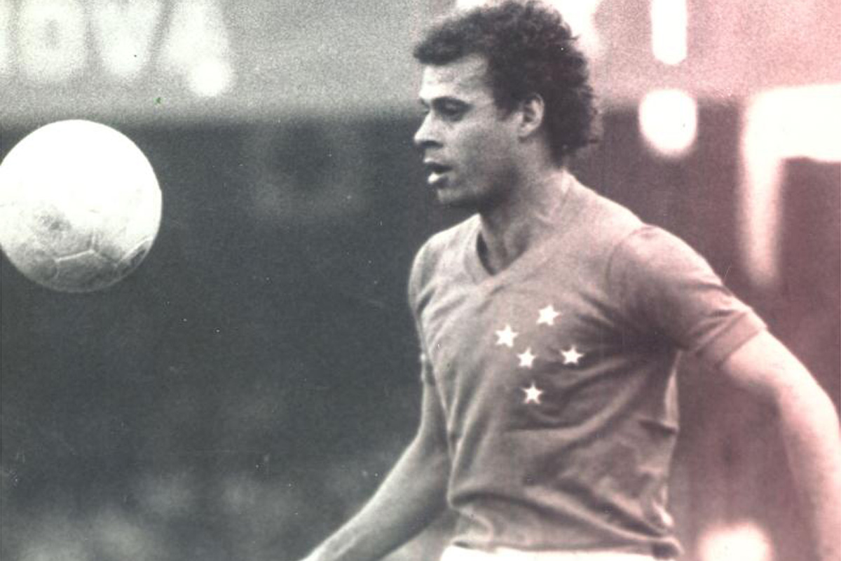 Golaço, torcida de pé e música: ídolo do Cruzeiro relembra momentos marcantes no Mineirão