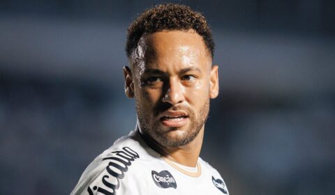 Jornalista sobe tom, e Neymar rebate em rede social: ‘Não sabe o que quer’