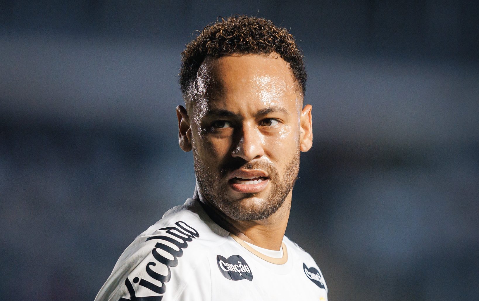 Jornalista sobe tom, e Neymar rebate em rede social: ‘Não sabe o que quer’