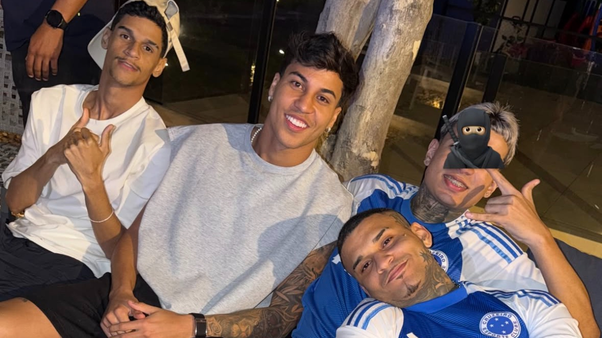 Kaio Jorge se reúne com Luva de Pedreiro e cantor após Cruzeiro x Atlético