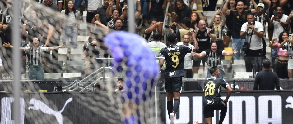 Khalifa visita Belo Horizonte, assiste jogo do Atlético e se declara: ‘Descobri porque chamam de Galoucura’