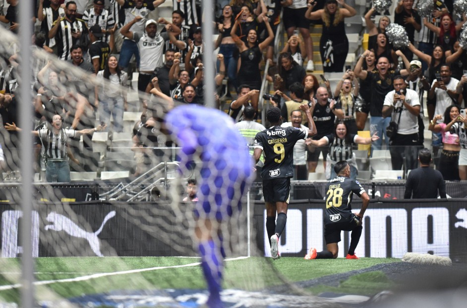 Khalifa visita Belo Horizonte, assiste jogo do Atlético e se declara: ‘Descobri porque chamam de Galoucura’