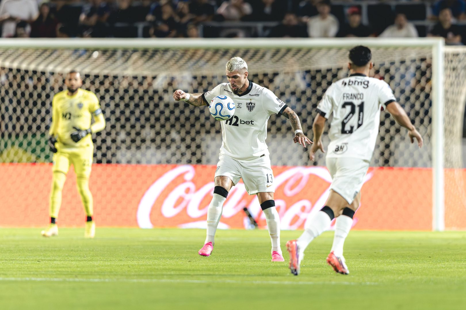 Lyanco em ação pelo Atlético contra o Bragantino durante jogo da Sul-Americana - (foto: Pedro Souza/Atlético)