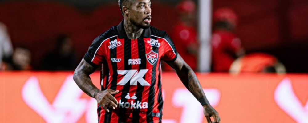 Marinho manda forte recado a torcedor do Athletico-PR que lhe chamou de ‘jogador de m’